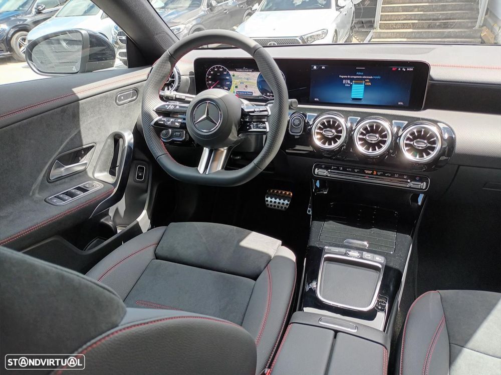 Mercedes-Benz CLA 250 e Shooting Brake AMG Line - 17