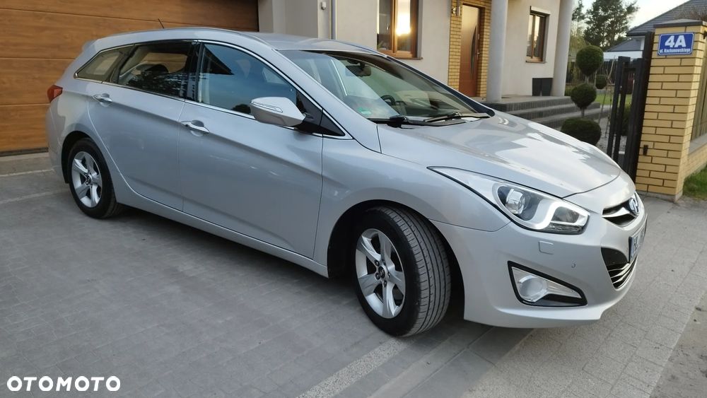 Hyundai i40 Kombi blue 1.6 Family - 16