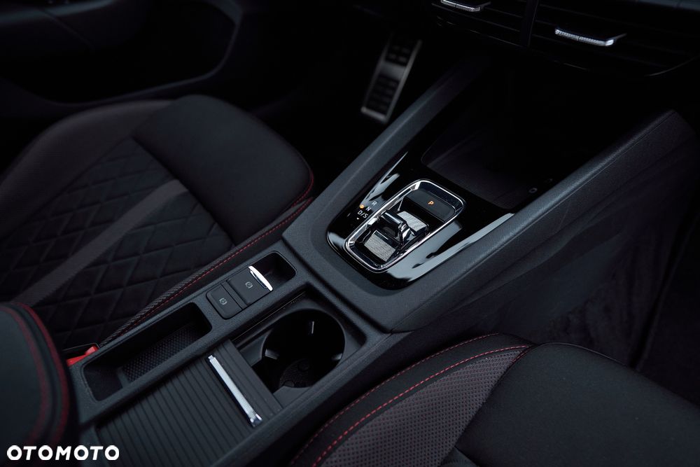 Skoda Octavia 2.0 TDI DSG RS - 36