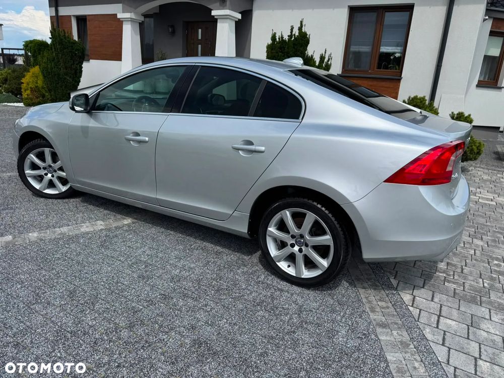 Volvo S60 D2 Momentum - 4