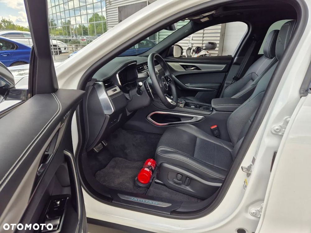 Jaguar F-Pace D200 AWD R-Dynamic SE - 11
