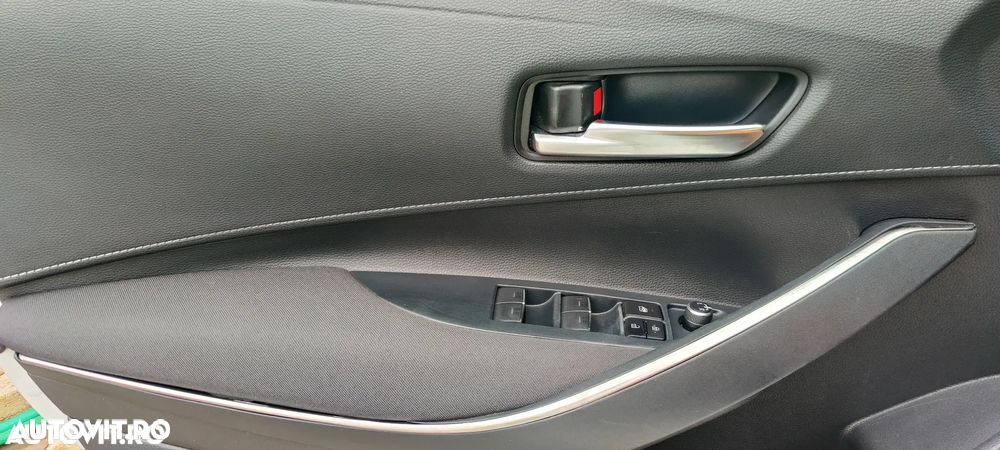 Toyota Corolla 1.8 HSD Dynamic - 17