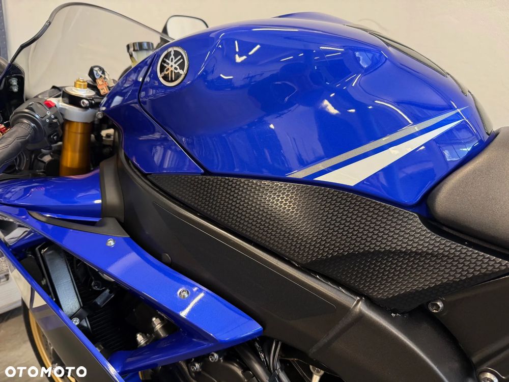 Yamaha R1 - 23
