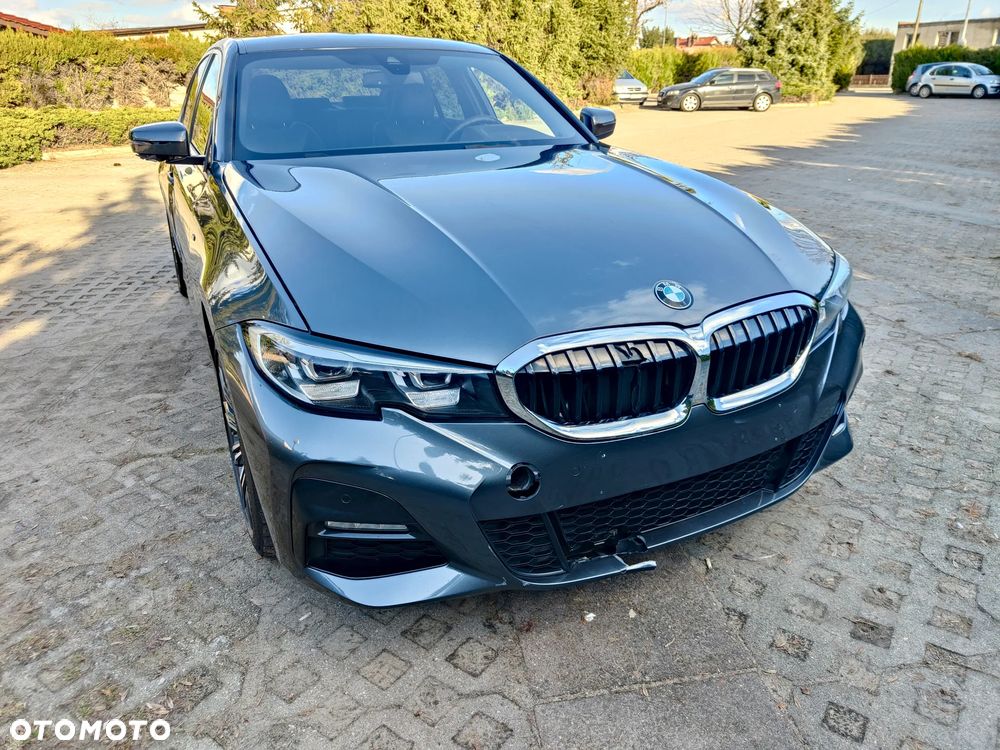 BMW Seria 3 330e M Sport - 9