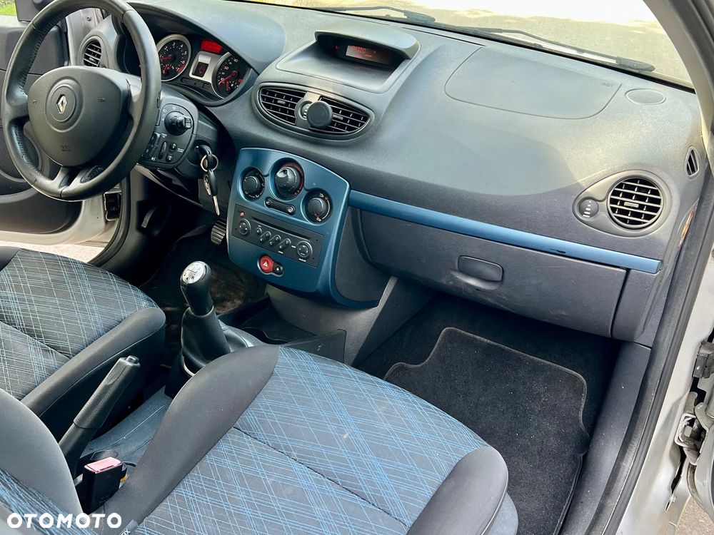 Renault Clio 1.2 16V Alize - 11