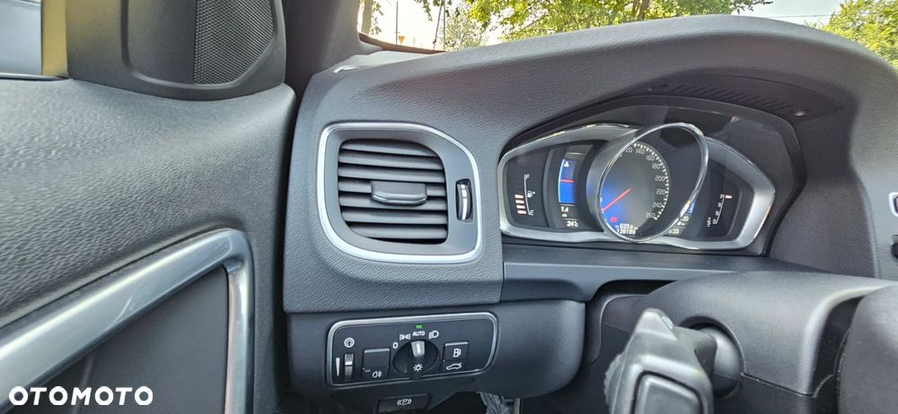 Volvo V60 T3 Momentum - 20