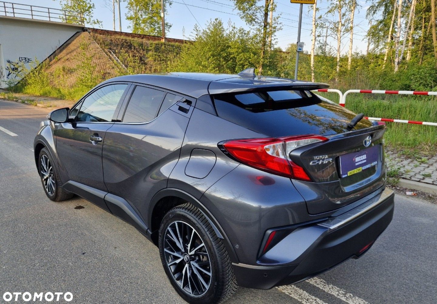 Toyota C-HR - 5