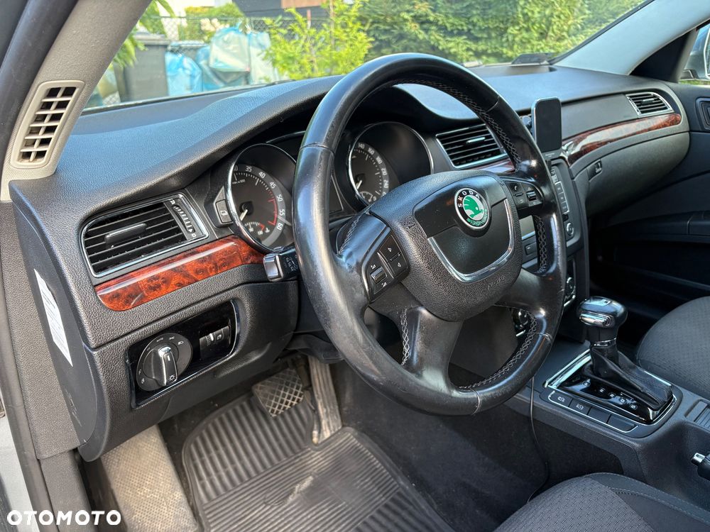 Skoda Superb 2.0 TDI Elegance DSG - 28