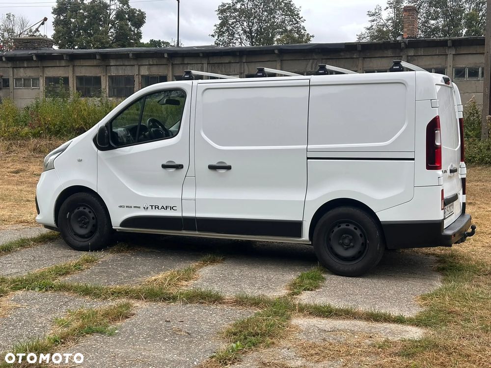 Renault Trafic L1H1 1.6 diesel 145kM, manual, 2016 rok WEBASTO, BAGAŻNIK DACHOWY THULE, KAMERA COFANIA, HAK, CZUJNIKI PARKOWANIA, DRZWI PRZESUWNE Z OBU STRON! - 16