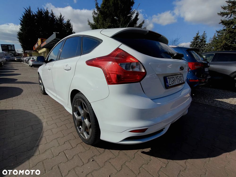 Ford Focus 2.0 EcoBoost ST - 8