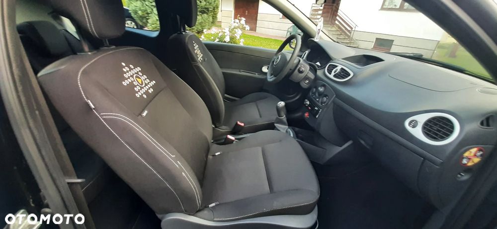Renault Clio - 23