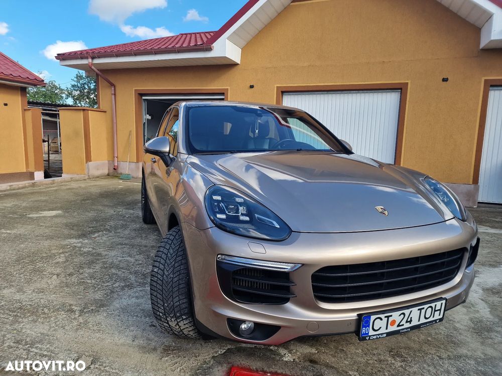 Porsche Cayenne 3.0 L - 6