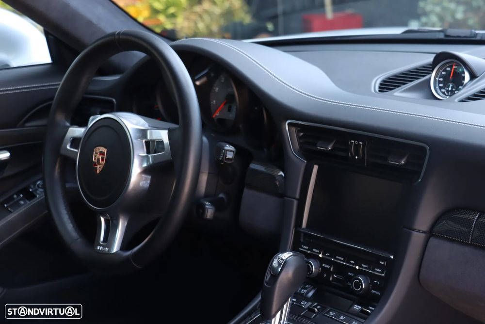 Porsche 911 (991) Carrera 4 GTS PDK - 36