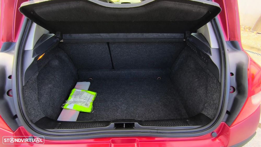 Renault Clio 1.2 16V Confort Privilège - 11