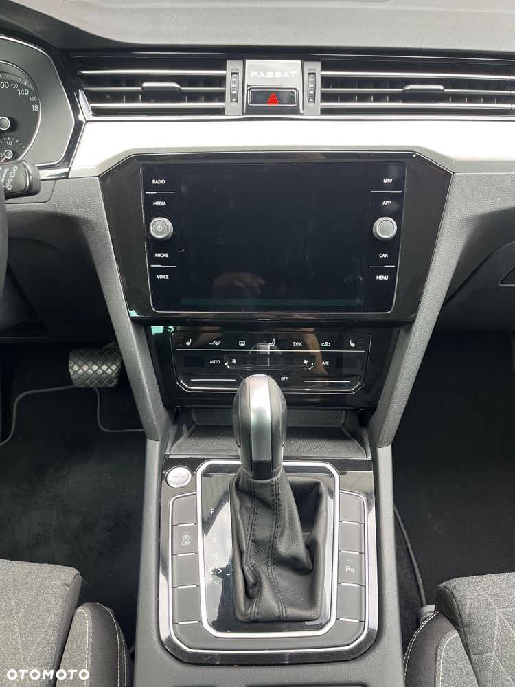 Volkswagen Passat - 19