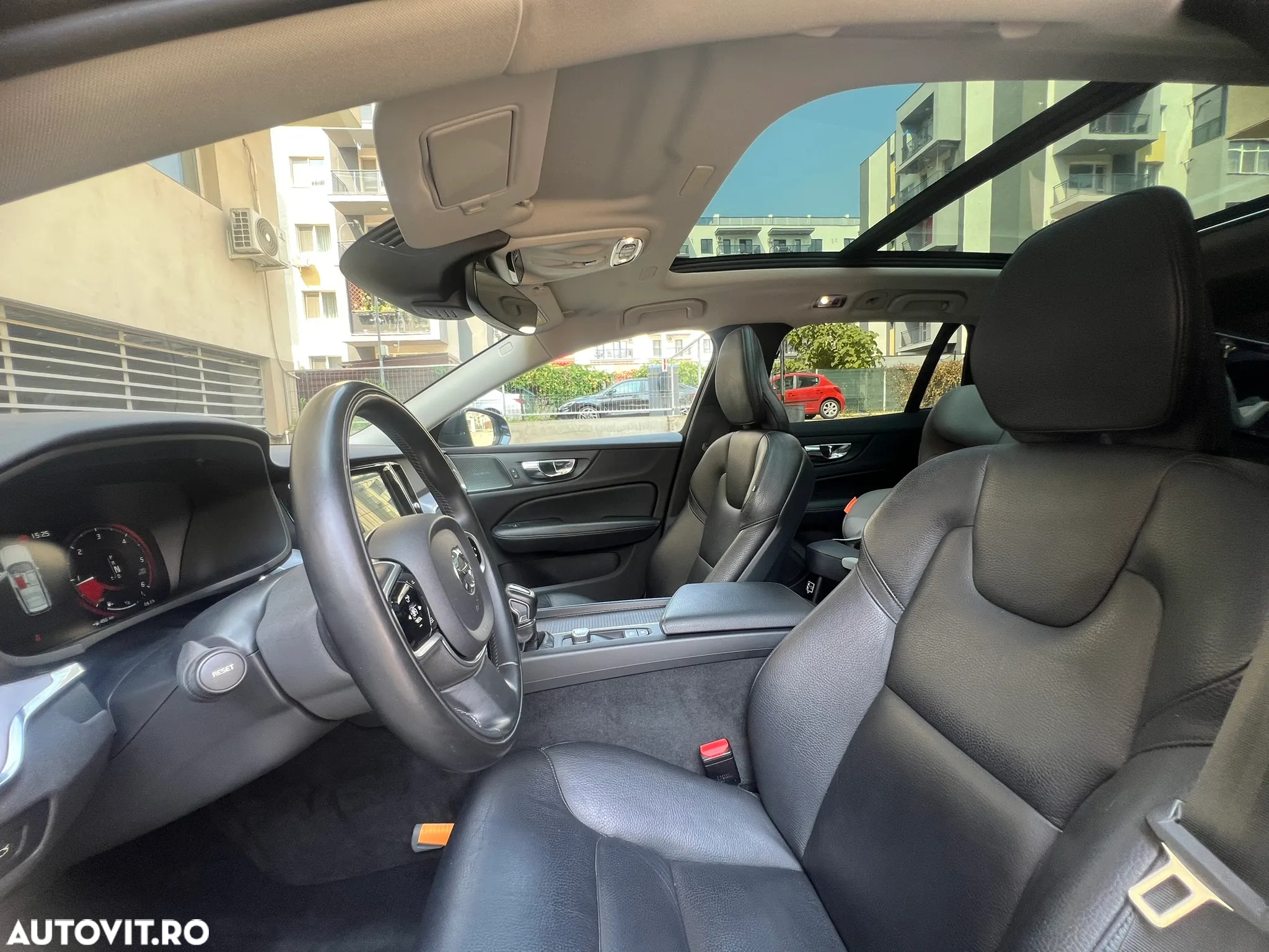 Volvo V60 D4 Momentum Pro - 12