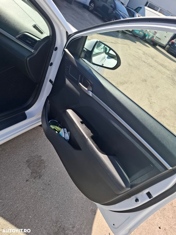 Hyundai Elantra 1.6 MPi Exclusive - 18