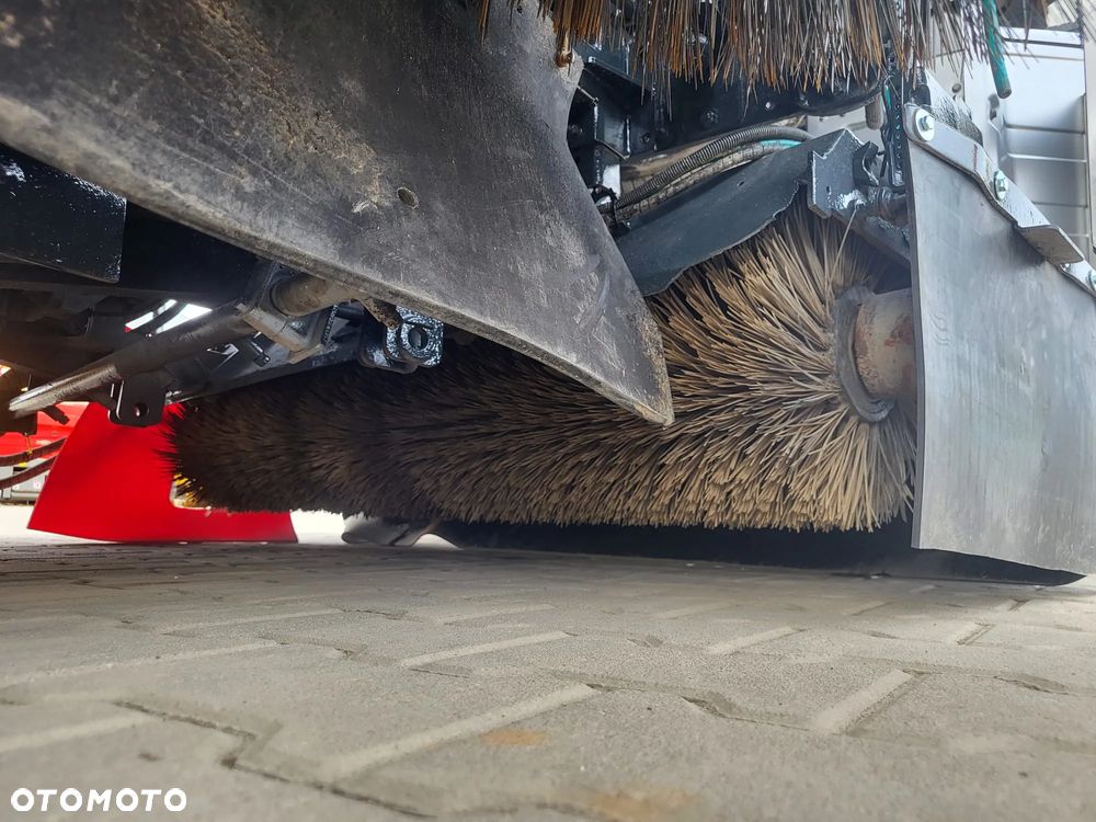 Renault C 380 Bucher Eurovoirie 2 silniki - 17