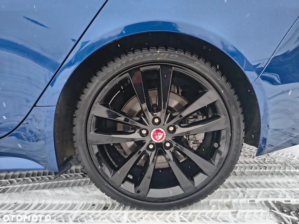 Jaguar XE 2.0 P300 AWD R-Dynamic S - 15