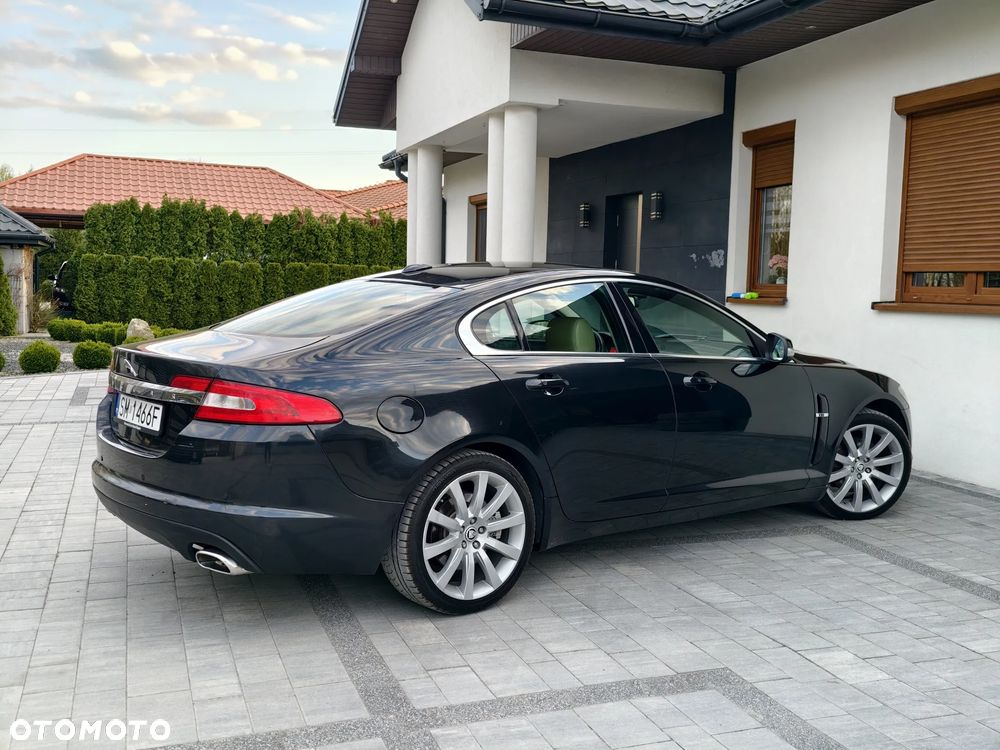 Jaguar XF 2.7 V6 D Luxury - 23