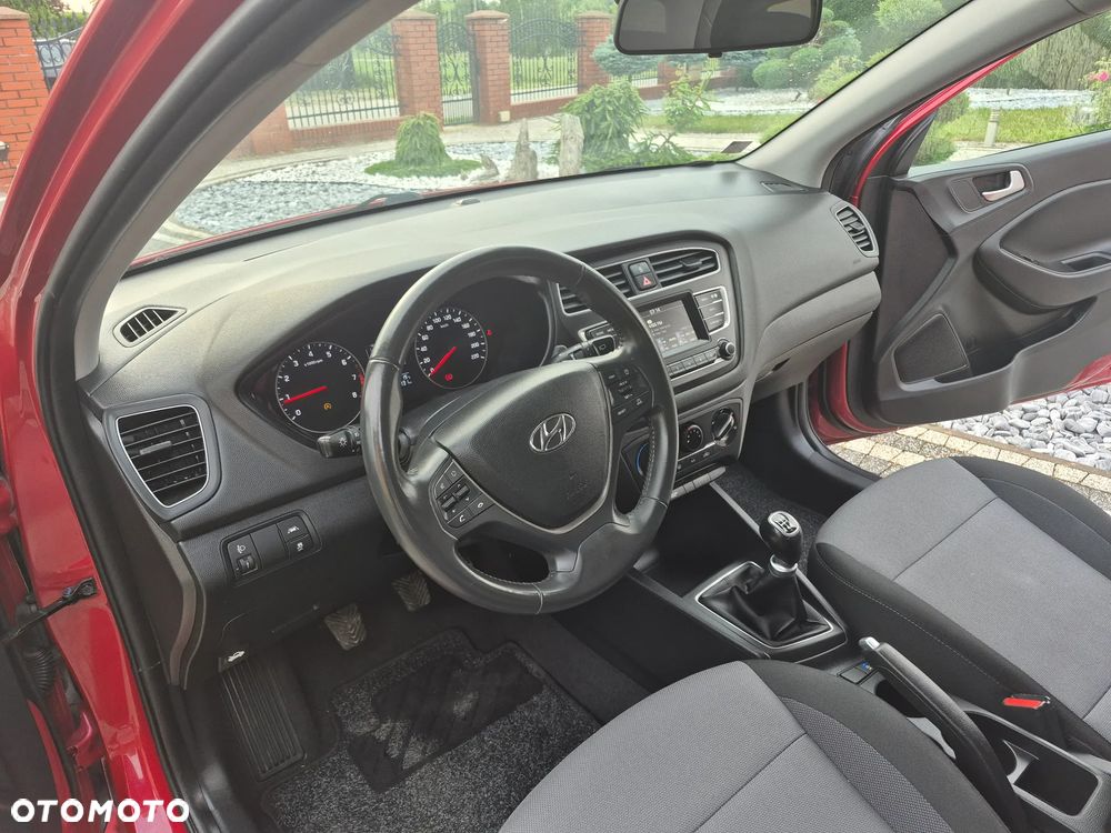 Hyundai i20 blue 1.2 Classic - 15