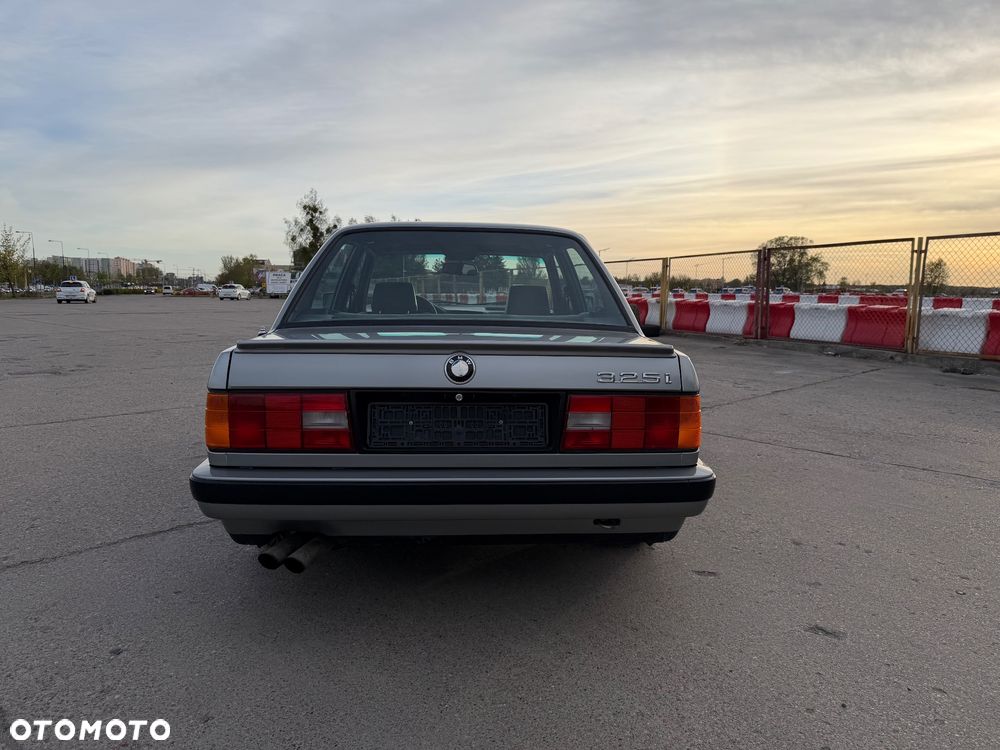 BMW Seria 3 325i - 19