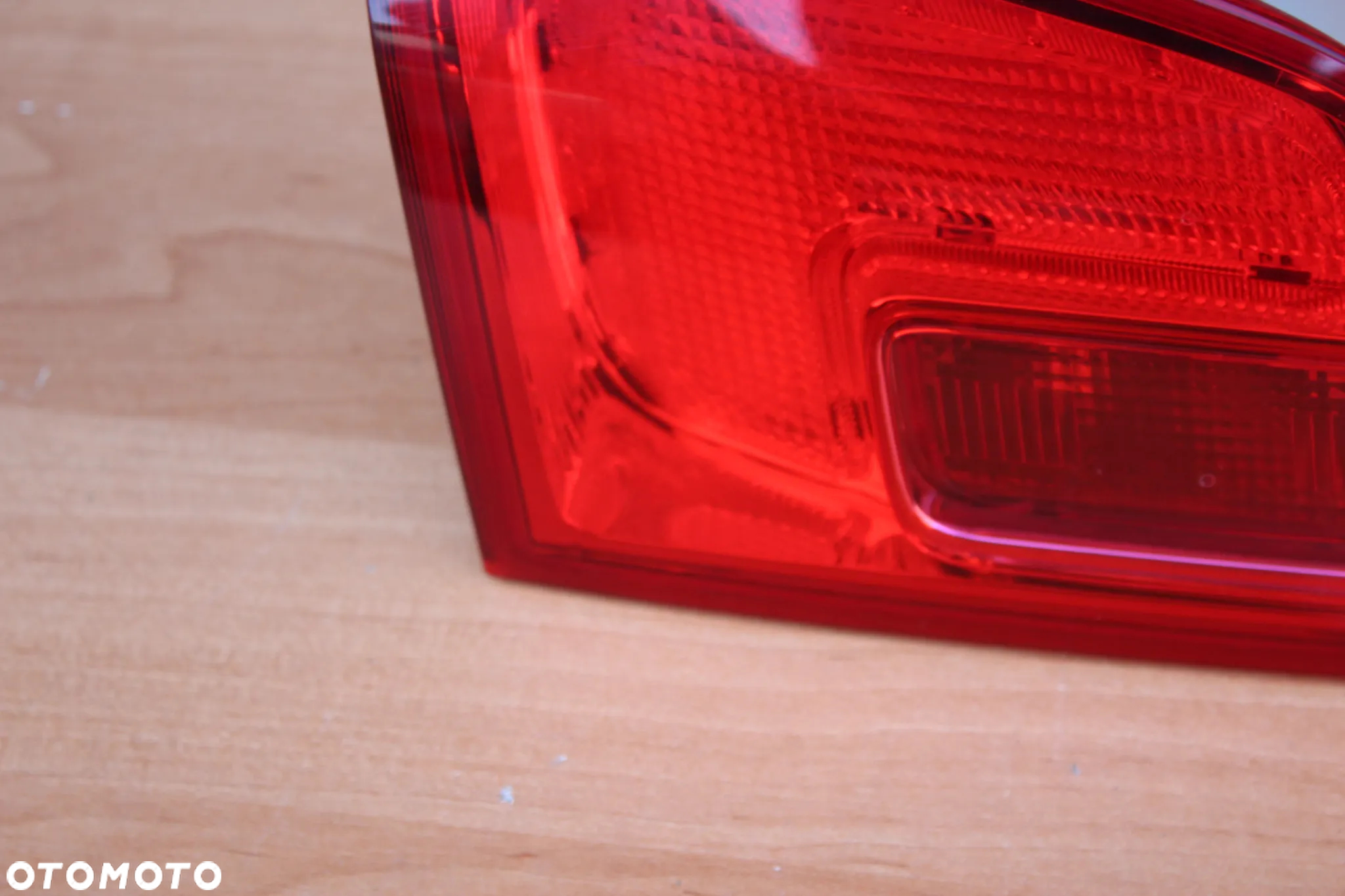 LAMPA LEWY TYŁ W KLAPĘ OPEL ASTRA J KOMBI EUROPA 13282246 JASNA - 3