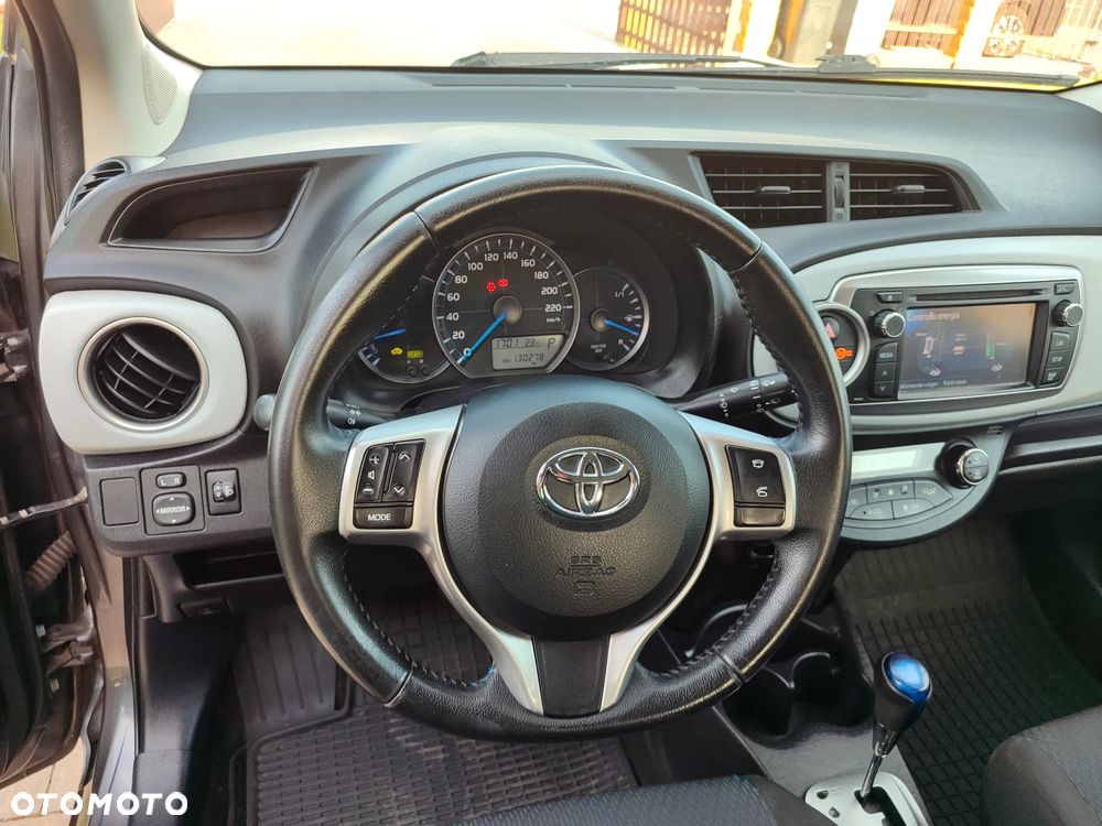 Toyota Yaris Hybrid 100 Life - 18