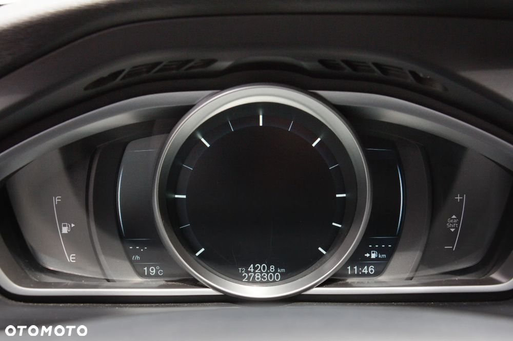 Volvo V40 D4 Drive-E R-Design Summum - 11