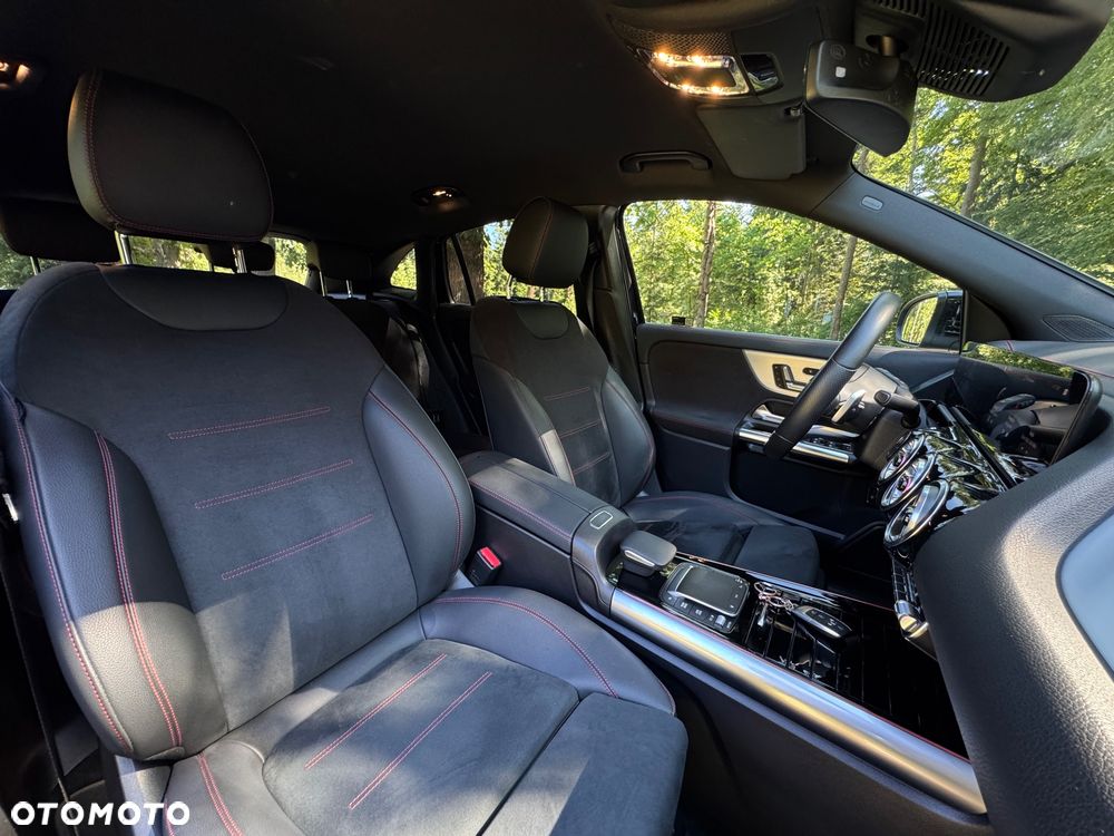 Mercedes-Benz EQA 350 66.5kWh 4-Matic AMG Line - 32