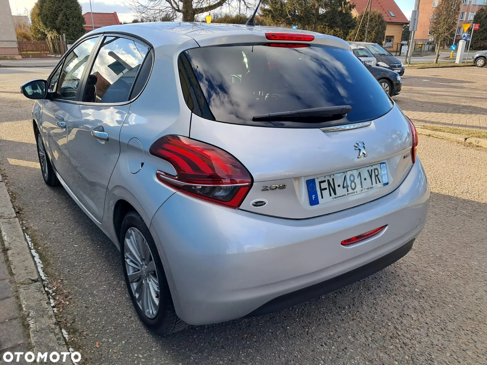 Peugeot 208 - 12