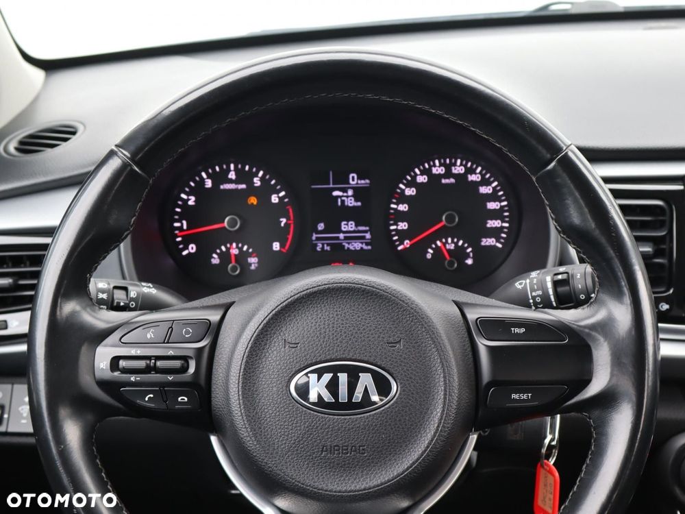 Kia Rio 1.2 L - 11