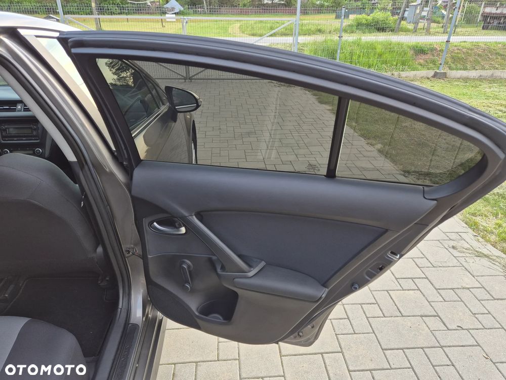 Toyota Avensis 1.6 Active - 12