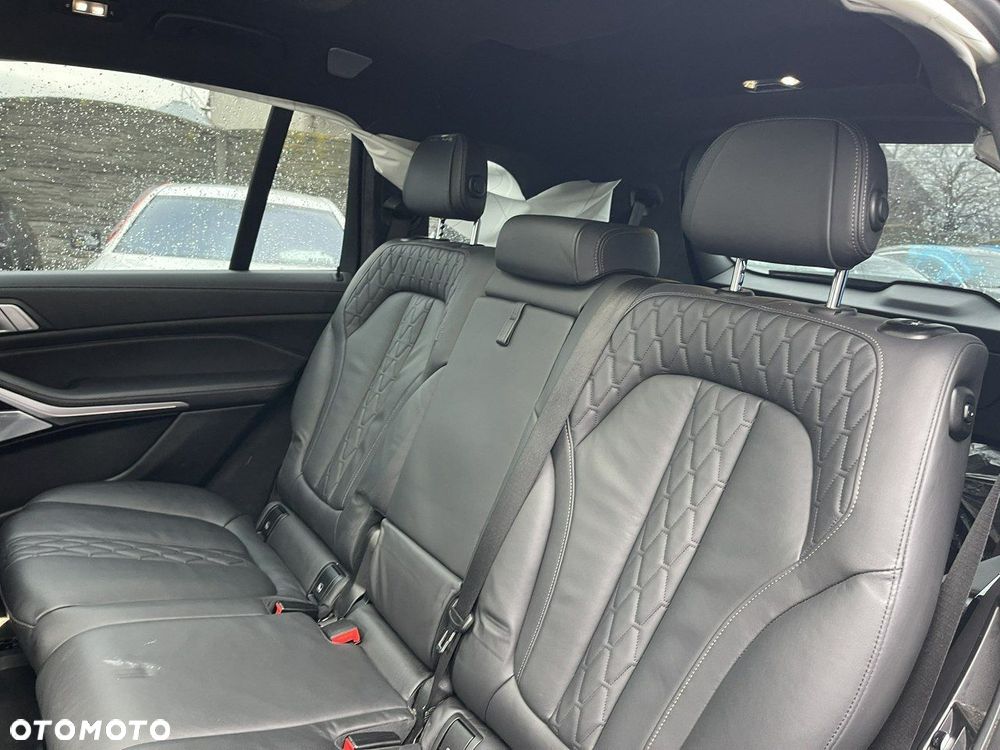 BMW X7 M50i sport - 12