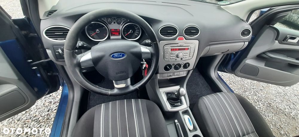 Ford Focus - 32