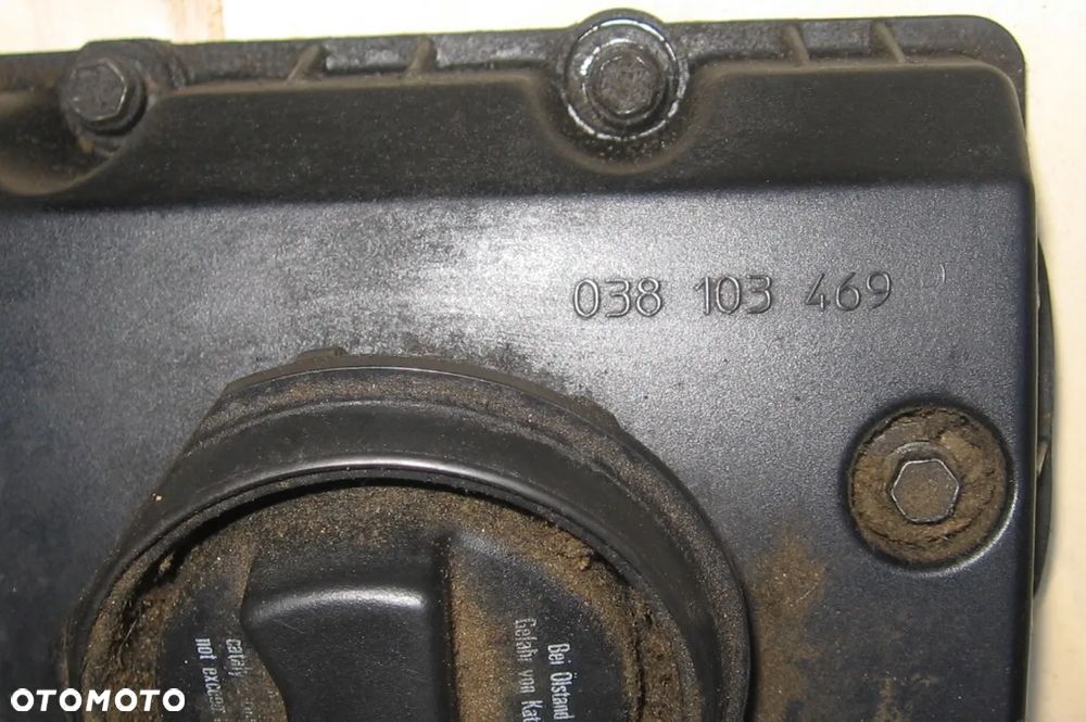 pokrywa zaworów PASSAT B5 GOLF 1.9 TDI 038103469 - 2
