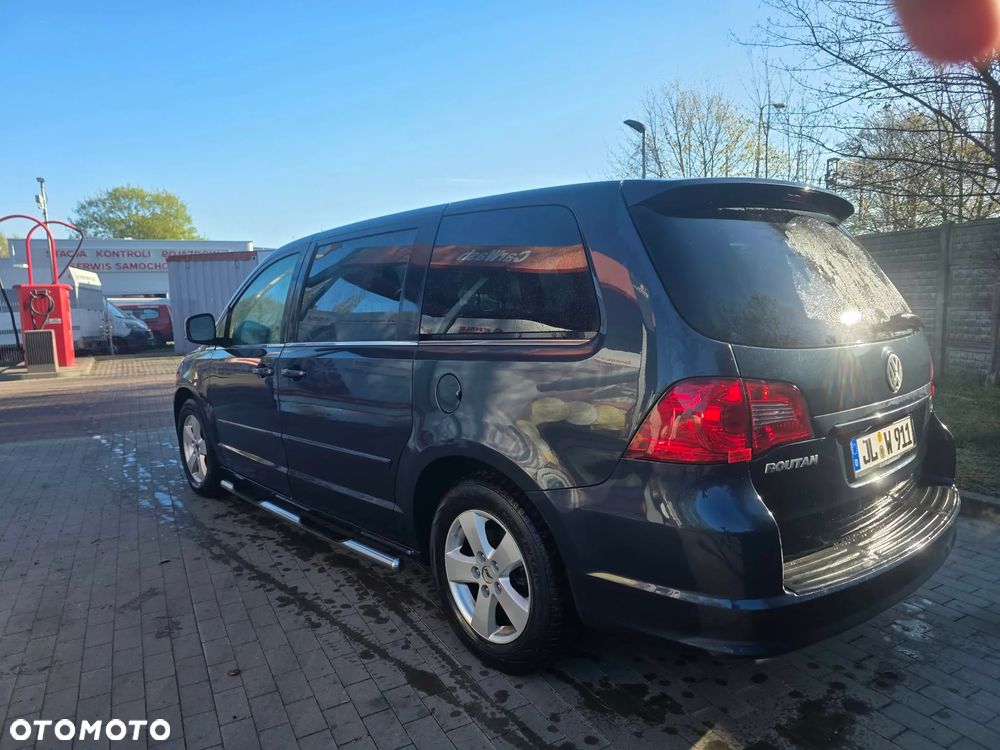 Volkswagen Routan - 12