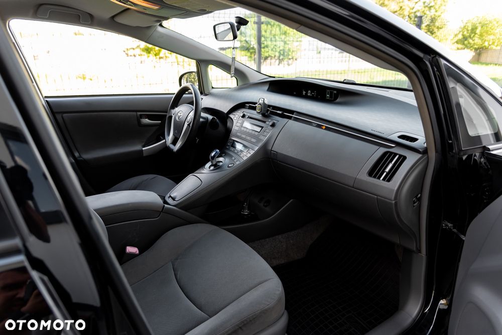 Toyota Prius 1.8 HSD Premium - 25