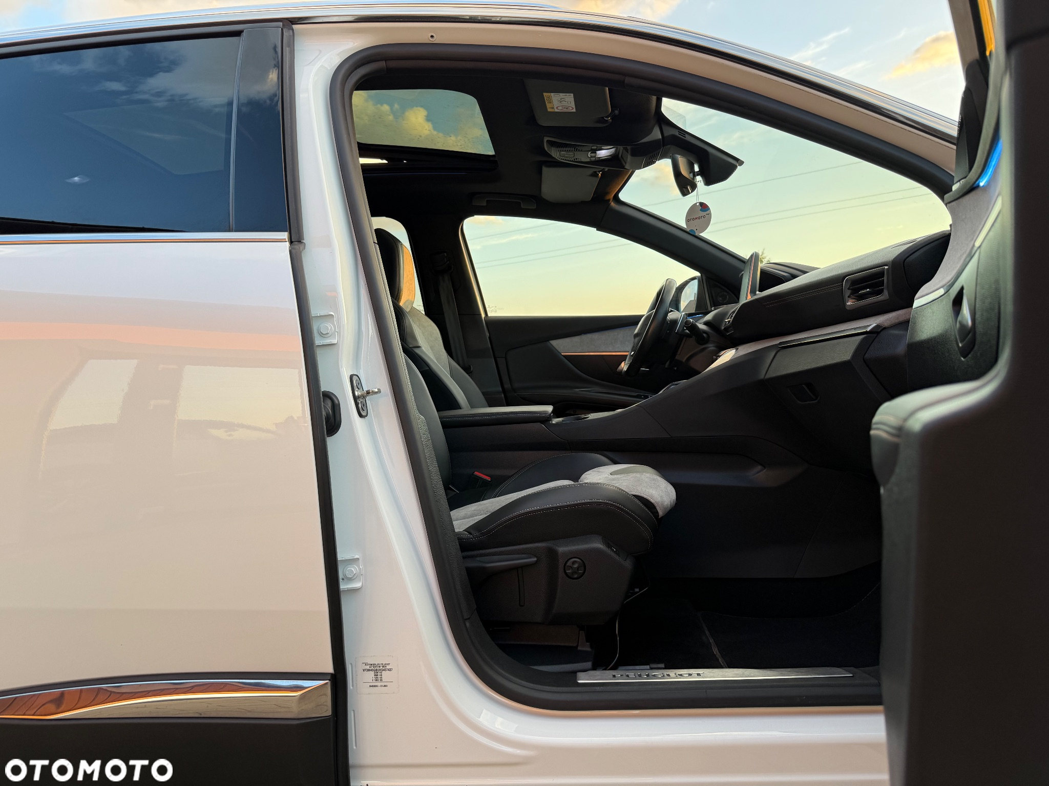 Peugeot 3008 Plug-In Hybrid4 300 e-EAT8 GT - 30