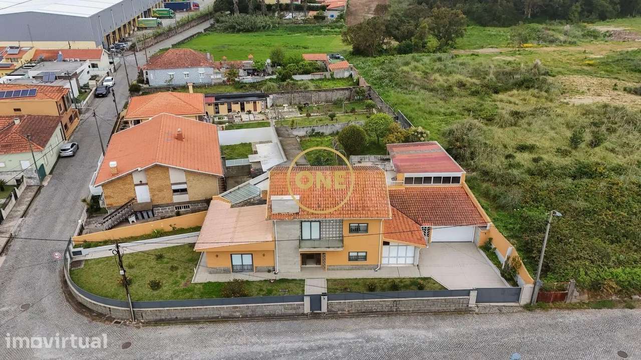 Moradia T4 clássica com 4 Frentes – Excelente Localização em Arcozelo  - Grande imagem: 2/26