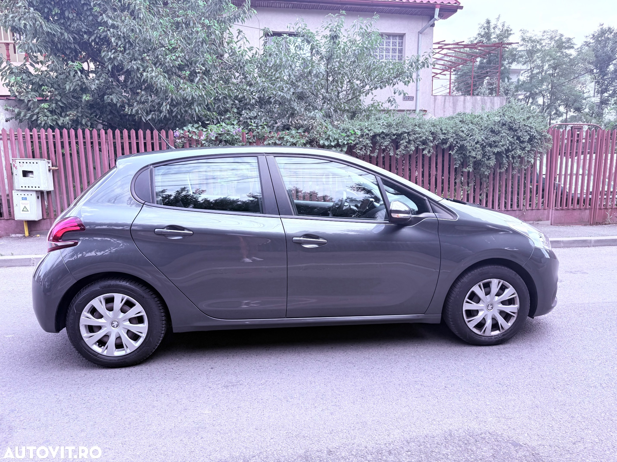 Peugeot 208 PureTech 82 Start & Stop Allure - 12