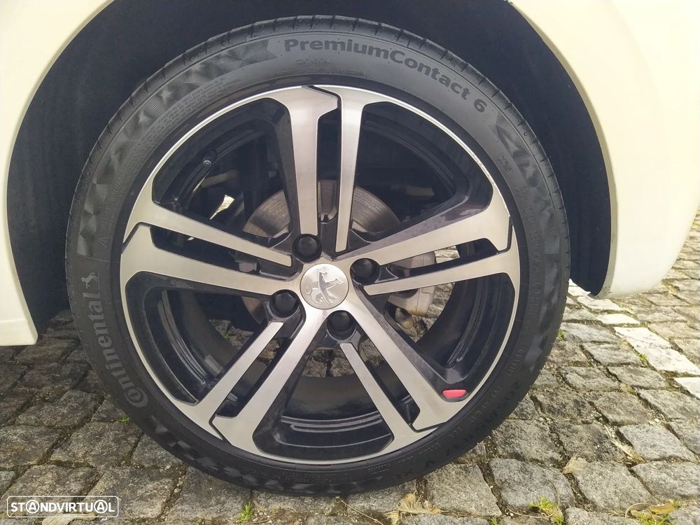 Peugeot 208 1.6 BlueHDi GT Line - 18