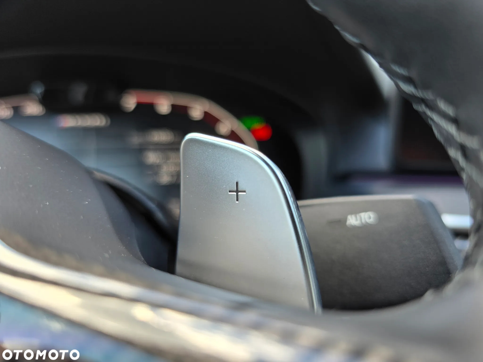 BMW Seria 5 M550i xDrive - 28
