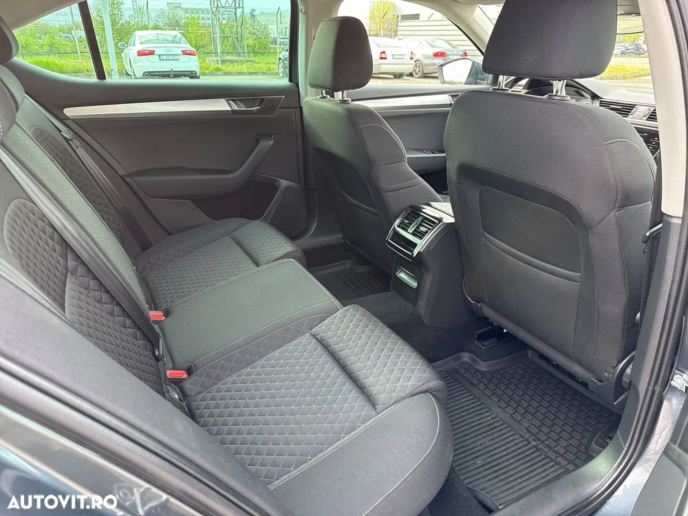 Skoda Superb 2.0 TDI DSG Ambition - 14