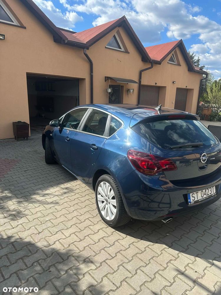 Opel Astra 1.4 T Cosmo - 4