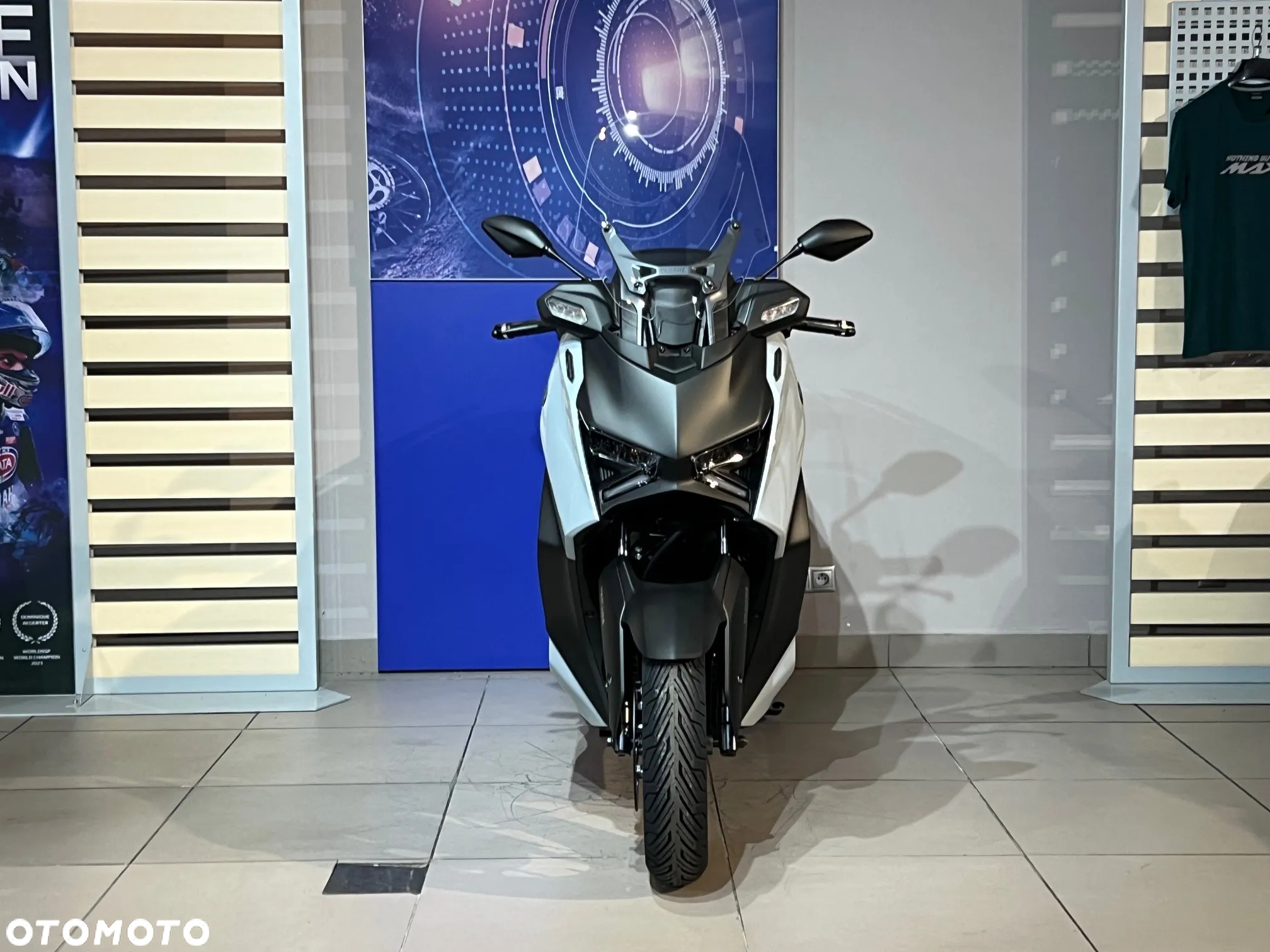 Yamaha X-max - 12