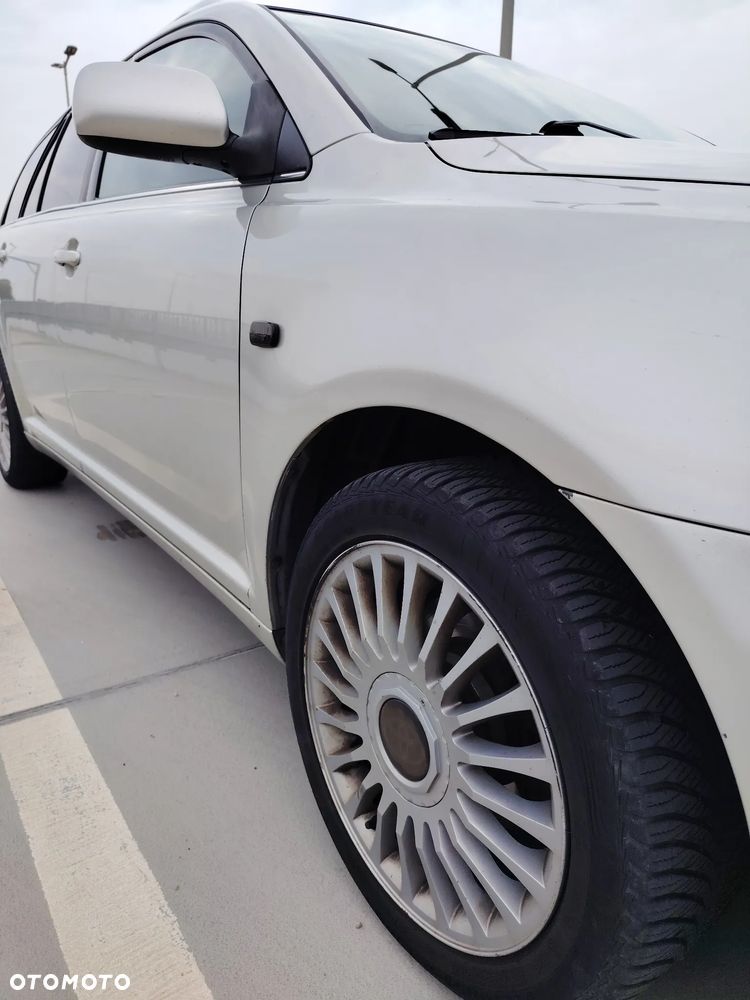Toyota Avensis - 12