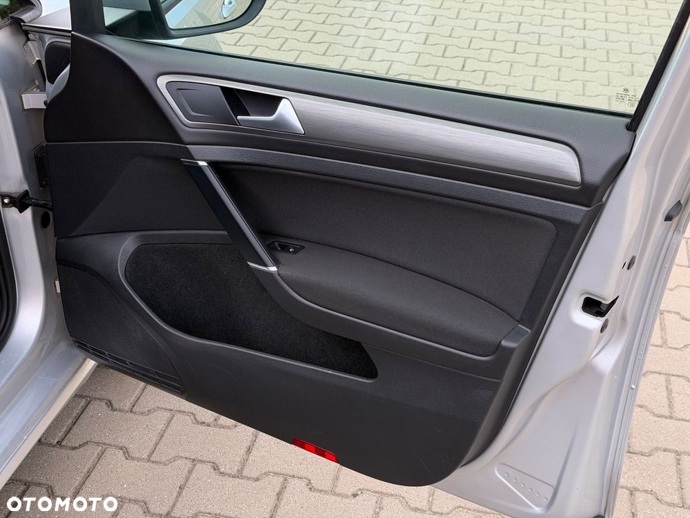 Volkswagen Golf 1.6 TDI DPF Highline - 28
