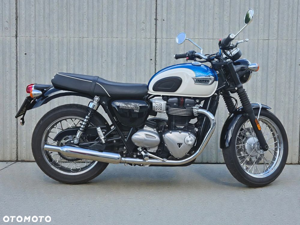 Triumph Bonneville - 8