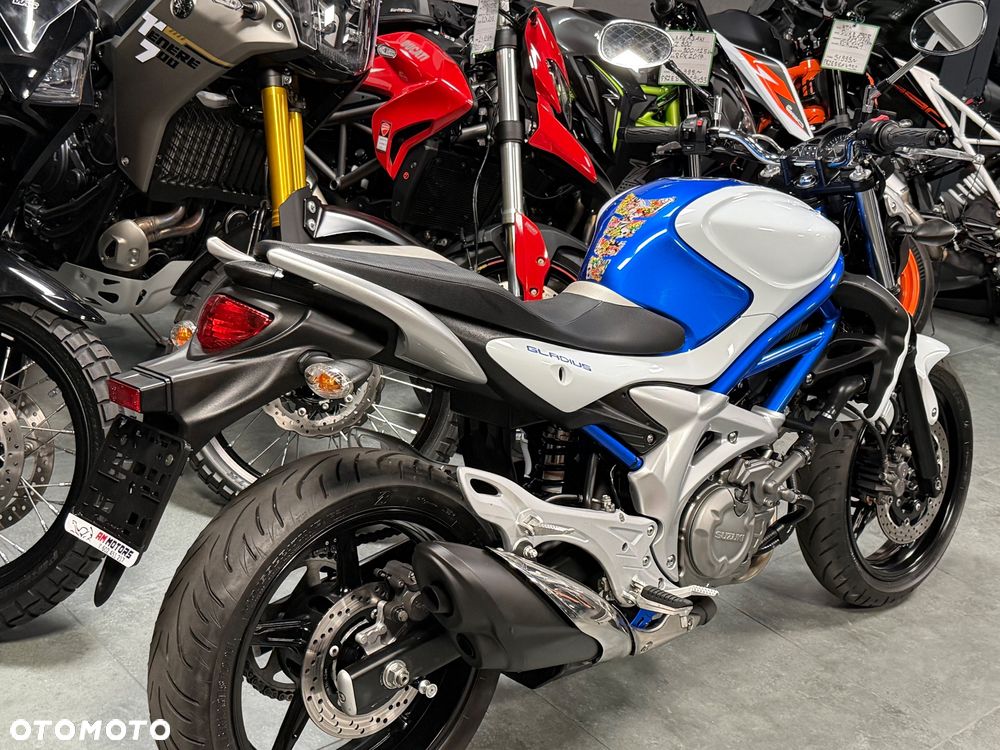 Suzuki Gladius - 5